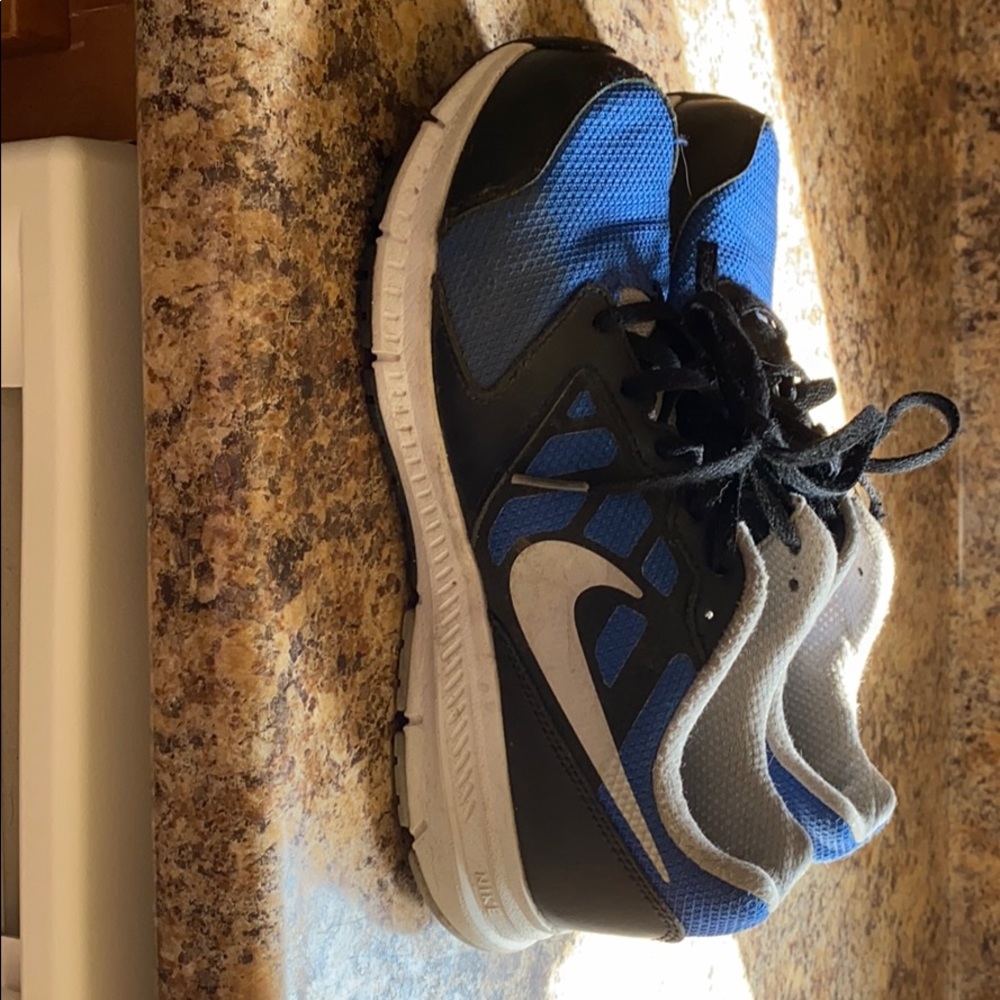 Nike boys 5.5